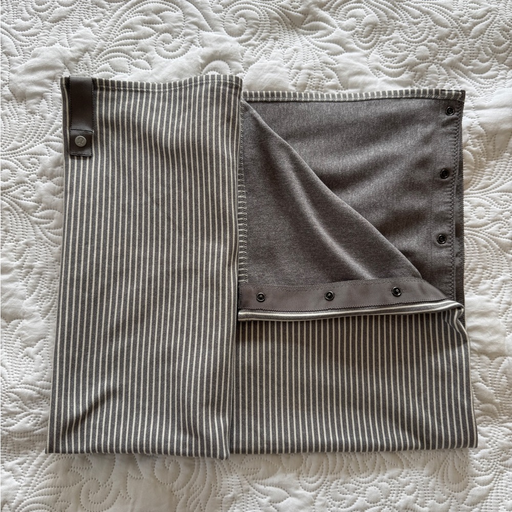 Lululemon Vinyasa Scarf Rulu – Grey & White Stripe – Snap Button
